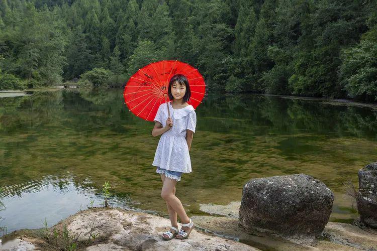 救援聪明的女子